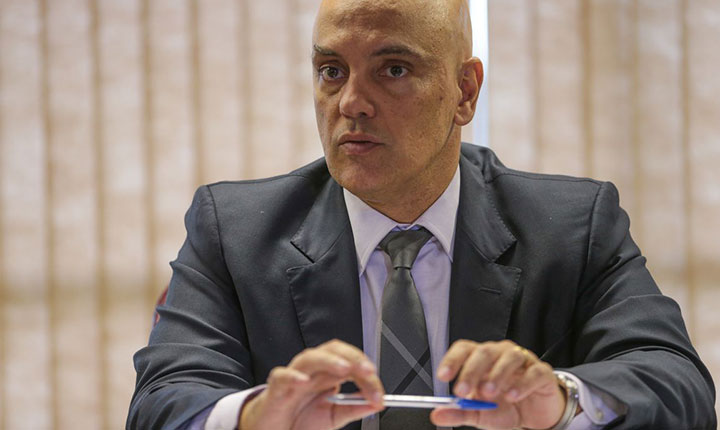 Moraes assume o comando do TSE em meio a tensão eleitoral