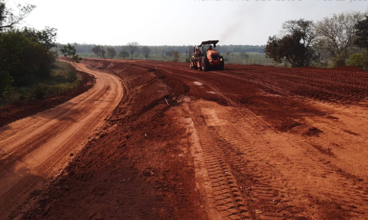 Obra de pavimentação da MS-320 em Três Lagoas avança com os serviços de terraplanagem e drenagem