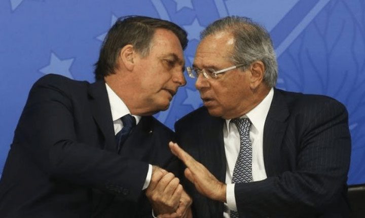 Ao defender vender praia a rico, Guedes mostra lugar do pobre no seu Brasil