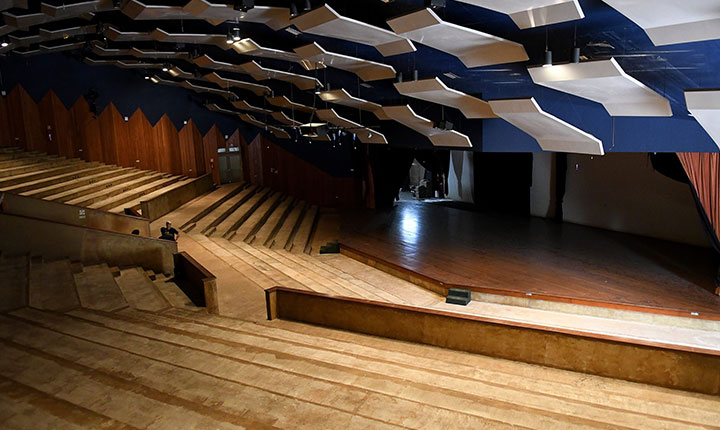 Revitalização do Centro de Convenções Rubens Gil de Camillo avança nos auditórios e parte interna do prédio