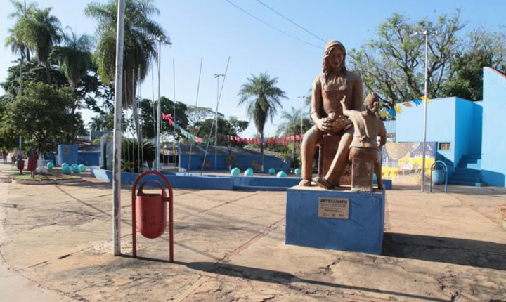 Monumentos de Campo Grande e Cultura Pantaneira são tema de feira de artesanato na Praça dos Imigrantes