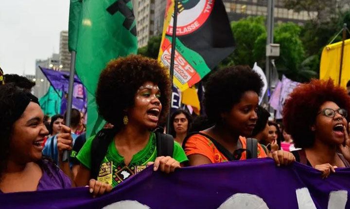 Por que as mulheres estão prestes a derrotar Bolsonaro?