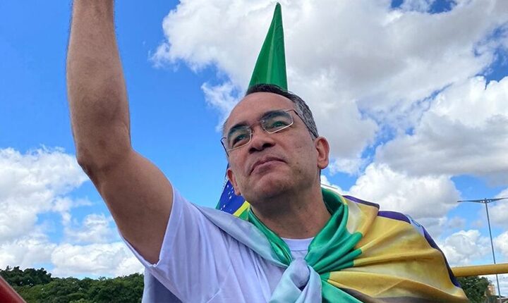Em discurso “terraplanista”, vereador Sandro Benitez pede intervenção militar