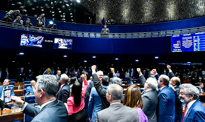 Senado aprova PEC da Transição em 1º turno