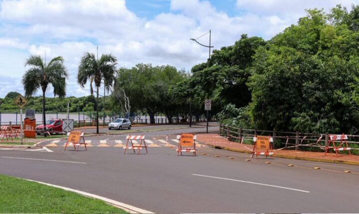 Prefeitura interdita Filinto Muller em trecho danificado do Lago do Amor