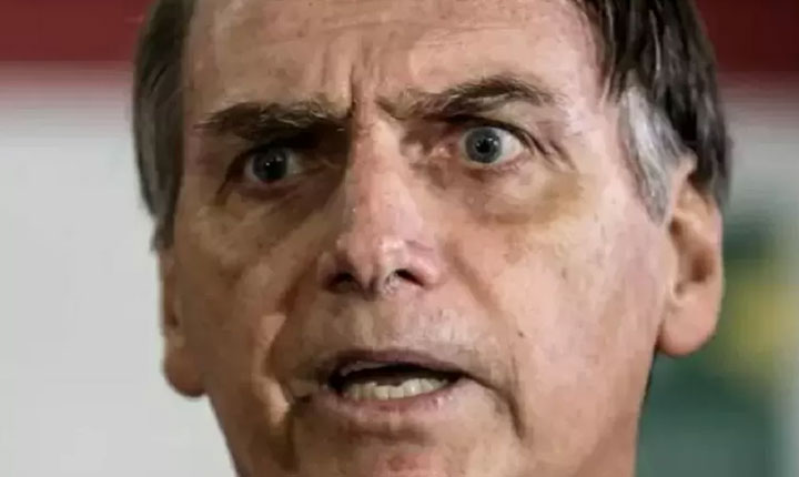 Bolsonaro faz postagem golpista e joga gasolina na violência de seguidores
