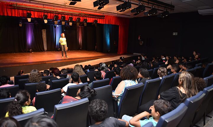 Prefeitura inaugura sala de leitura e teatro no Jardim Noroeste