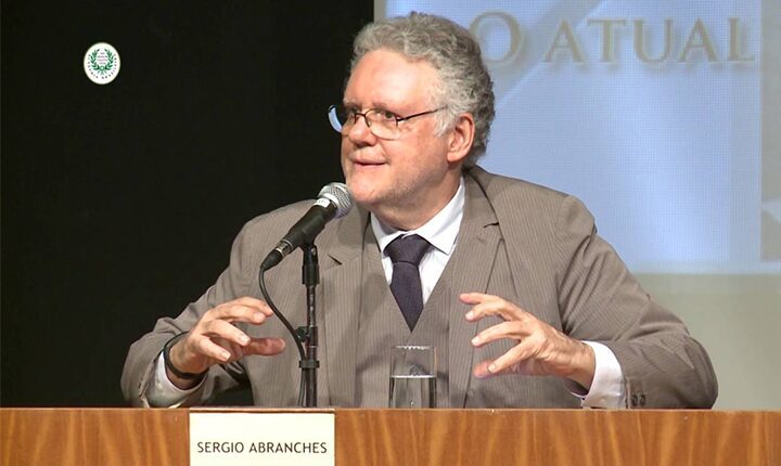 “Lira não é mais o todo-poderoso, e o Centrão se partiu”, afirma Sérgio Abranches