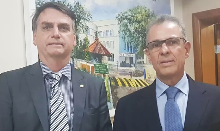 Mudança de versão de ex-ministro para proteger Bolsonaro no Caso das Joias não convence