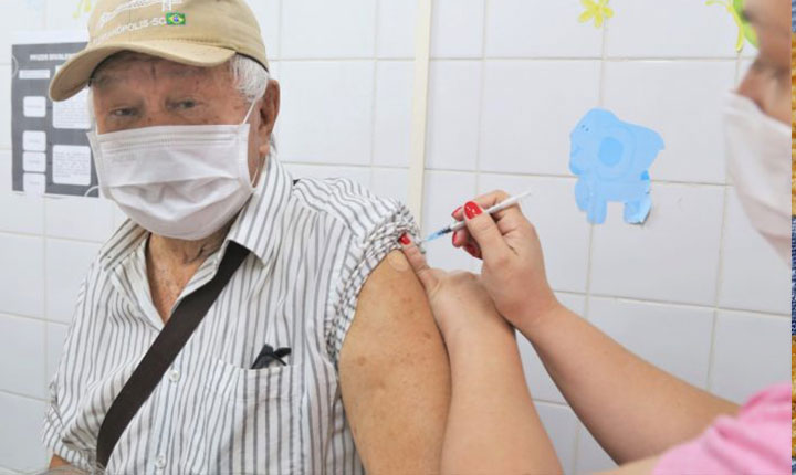 Campo Grande amplia aplicação da vacina bivalente para idosos de 68 anos ou mais