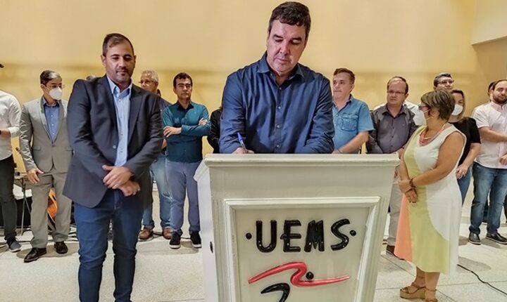 UEMS comemora 30 anos com legado de educação e formação profissional