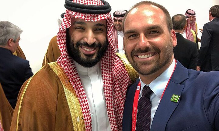 Eduardo Bolsonaro atuou como lobista de ditador saudita que deu joias a Michelle