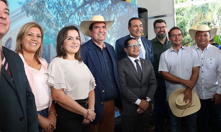 Carlão destaca importância de intercâmbio com outros países