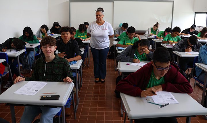 Governo do Estado entrega restauração da EE Maria Constança Barros Machado