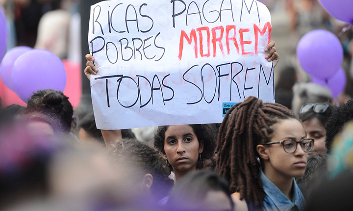 ONU pede que Brasil descriminalize aborto e denuncia assédio contra médicos