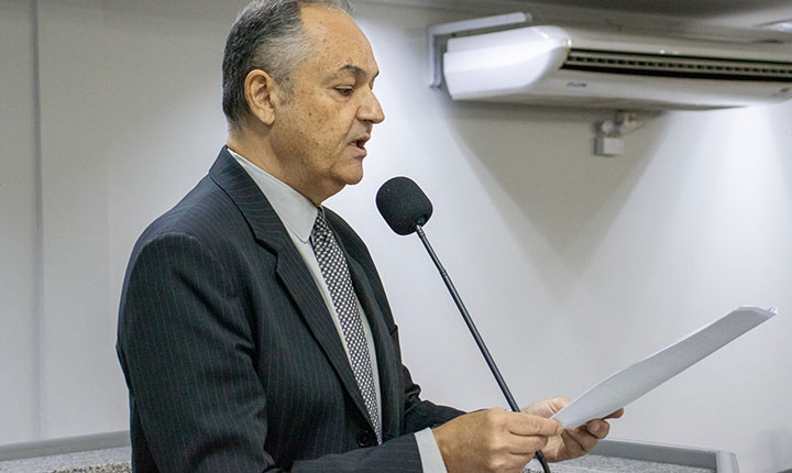 Prof. André Luis entra com Ação Popular cobrando mais transparência na folha de pagamento da prefeitura