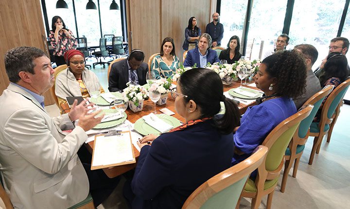 Riedel e assessora especial da ONU discutem soluções para atender comunidades indígenas