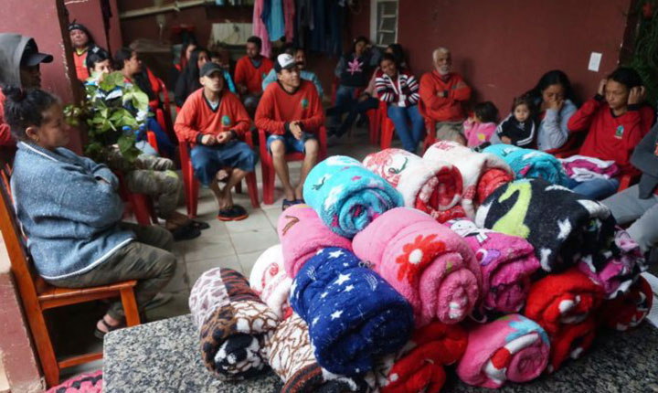 Prefeitura leva mais de 8 mil cobertores para comunidades e intensifica entregas para famílias em situação de vulnerabilidade