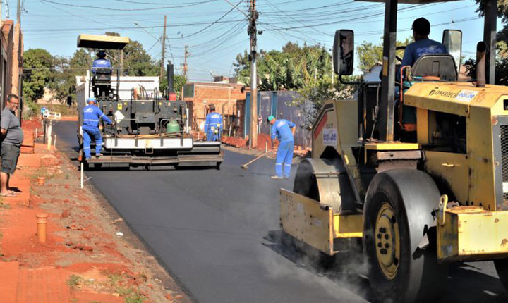 Governo leva asfalto para Moreninha IV e muda a realidade dos moradores que sofriam com barro e poeira