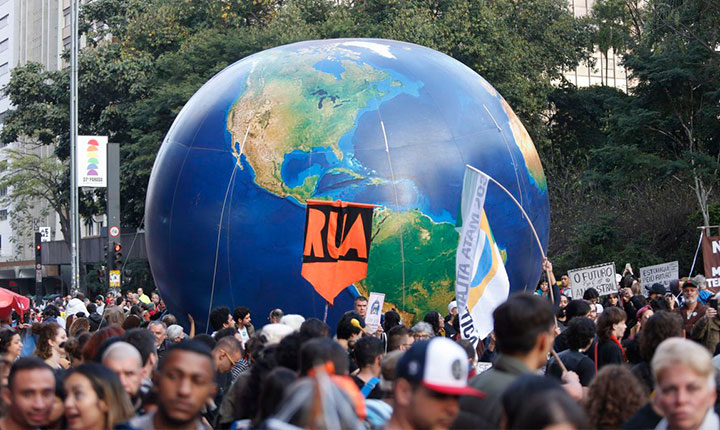 Como negacionistas influenciam o debate ambiental no Brasil