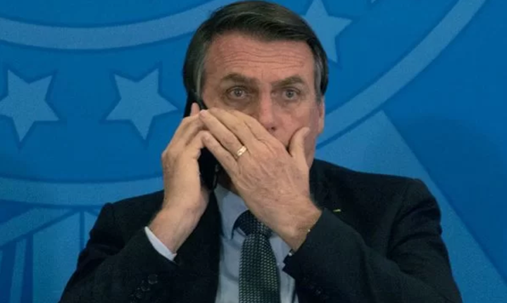 Caso das joias: Bolsonaro se diz ‘tranquilo’ com celulares de Wassef e pai de Cid