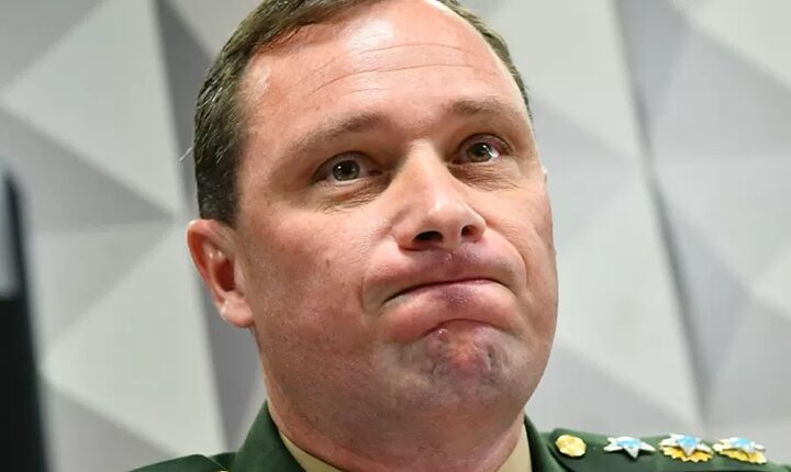 PF mira pai de Mauro Cid e Wassef, suspeitos de negociar joias dadas a Bolsonaro