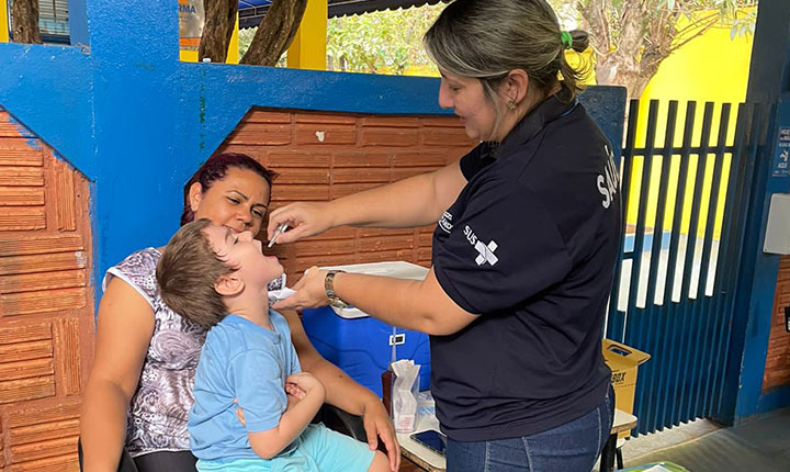 Unidades de saúde fazem busca ativa em escolas para ampliar cobertura vacinal