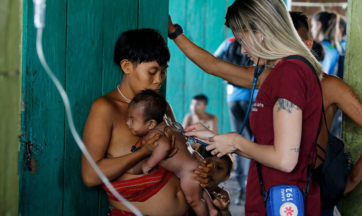 Relatório demonstra como o governo Bolsonaro ‘estrangulou’ a saúde Yanomami