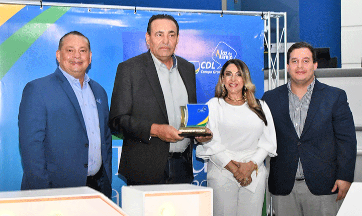 Carlão recebe Prêmio Destaque do Varejo 2023 da CDL CG