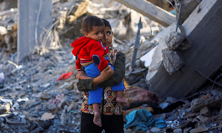 Crianças já são quase metade dos 17 mil mortos em Gaza, diz OMS