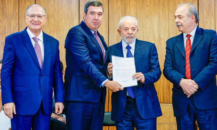 Riedel e Lula anunciam R$ 2,3 bilhões em investimentos para rodovias de MS