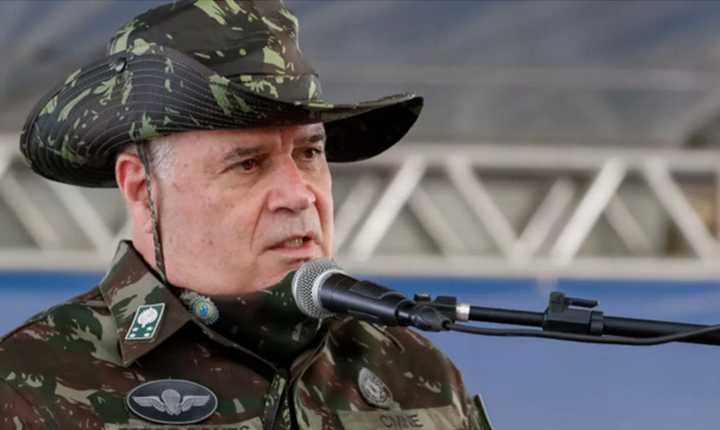 Desviando-se da corda, general empurra Bolsonaro para a forca