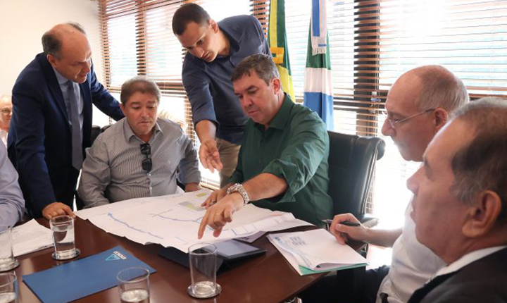 Eduardo Riedel recebe prefeitos da Microrregião do Alto Taquari e garante investimentos