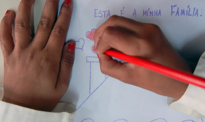 Taxa de alfabetização no Brasil atinge 93%, revela IBGE
