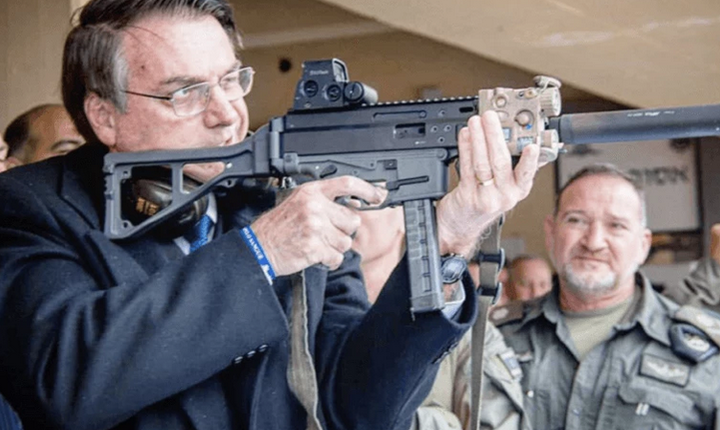 Exportação de armas de fogo dobrou durante os anos Bolsonaro, revela levantamento inédito