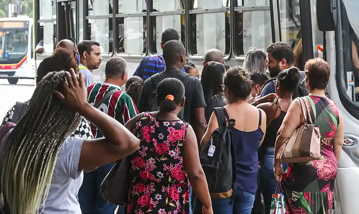 Negros morrem quatro vezes mais de disparo de arma de fogo que brancos