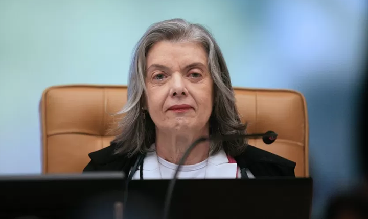 Cármen assume TSE, exalta Moraes, critica ódio e promete combater mentiras