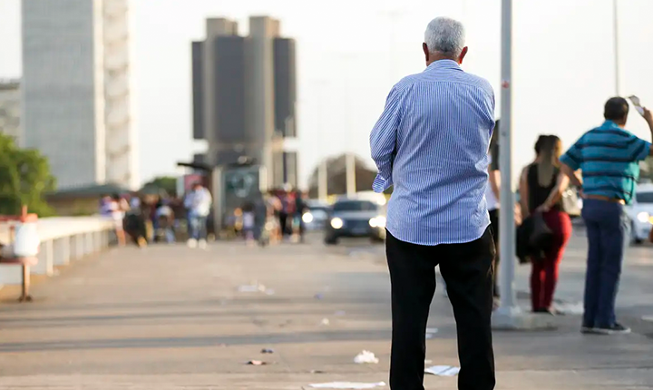 País registrou 50 mil casos a mais de violência contra idosos em 2023