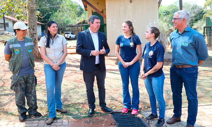 Riedel visita onças pintadas resgatadas no Pantanal