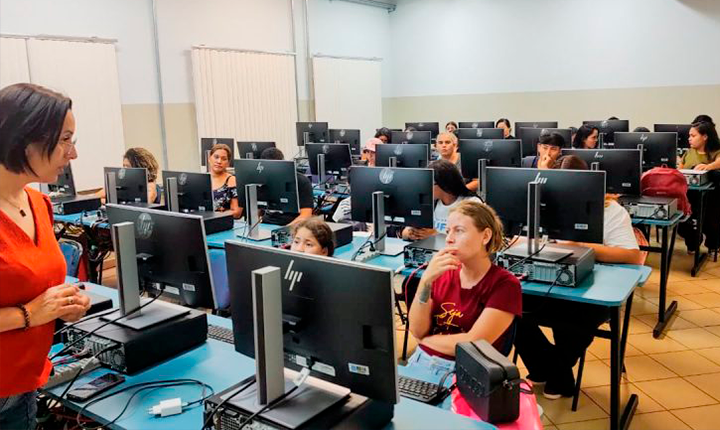 Governo amplia vagas do benefício que atende estudantes de baixa renda