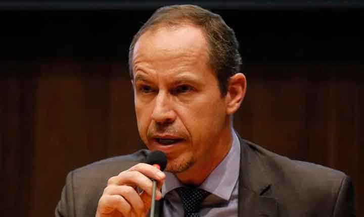 Grandes corporações e setor financeiro tentam escapar de cortes, diz Ricardo Cappelli