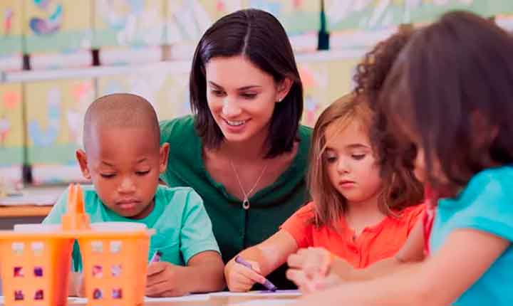 Veja as 10 profissões com Ensino Superior mais mal pagas do país