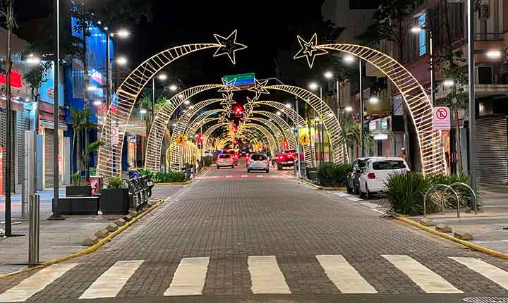 Luzes decorativas serão acesas nesta sexta-feira
