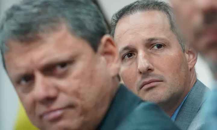 Autocrítica de Tarcísio sobre câmeras da PM é cenográfica