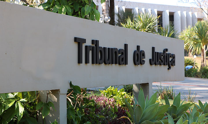 Desembargador é acusado de interferir em decisões de colegas