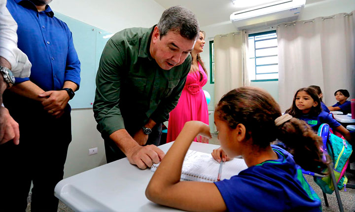 Governo antecipa entrega dos kits escolares para o ano letivo de 2025
