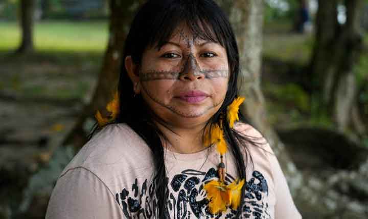 ‘Discurso bonito’ de governos omite fumaça na Amazônia, diz Alessandra Munduruku