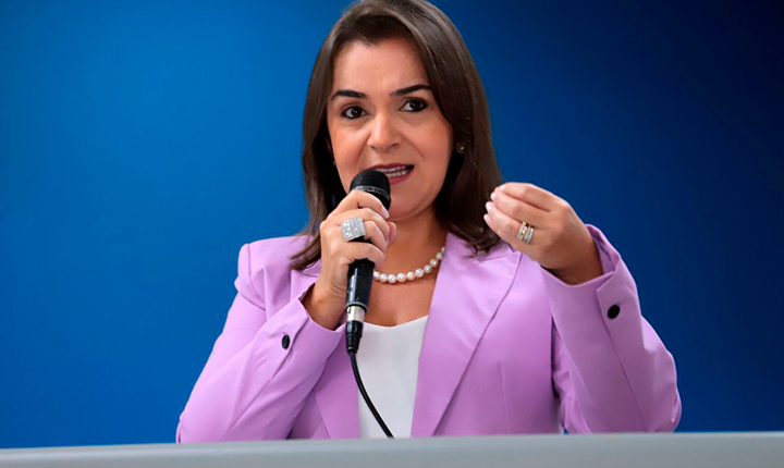 Adriane aciona Justiça para barrar aumento de 96% no próprio salário