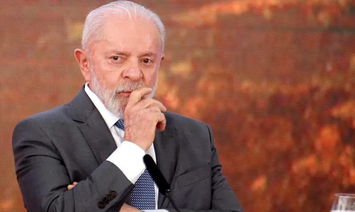 Aprovação de Lula despenca