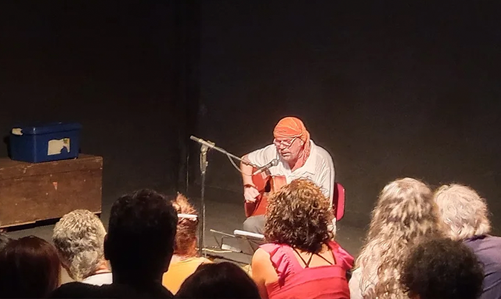 Antonio Porto encanta com sua musicalidade ímpar